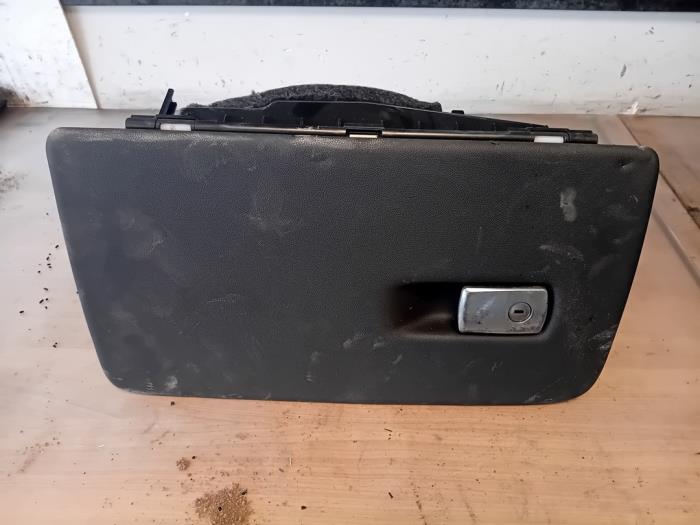 Begagnade Handskfack BMW X5 (G05) xDrive 45 e iPerformance 3.0 24V Pris på förfrågan erbjuds av Autohandel-Smet Gebroeders NV