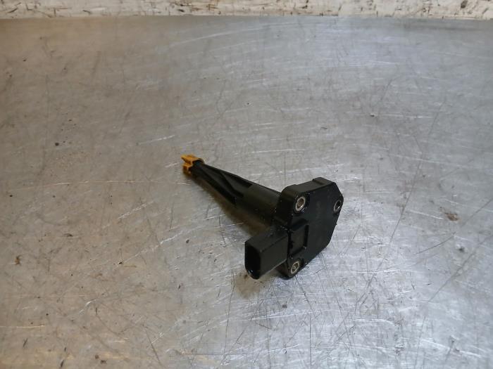Begagnade Oljenivåsensor BMW 1 serie (E82) 120d 16V Pris på förfrågan erbjuds av Autohandel-Smet Gebroeders NV