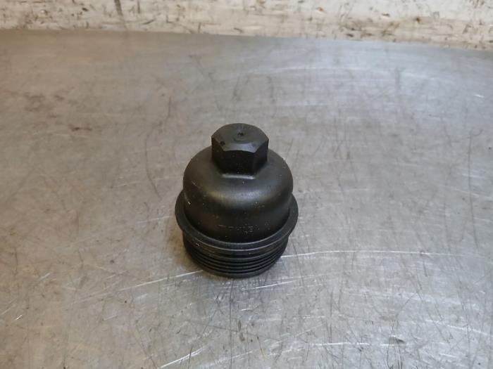 Gebrauchte Ölfilter Deckel BMW 1 serie (E82) 120d 16V Preis auf Anfrage angeboten von Autohandel-Smet Gebroeders NV