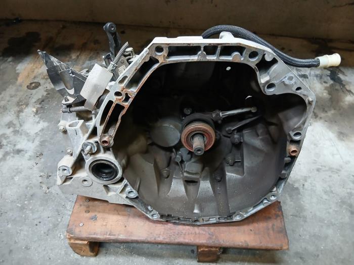 Gebrauchte Getriebe Renault Captur I (2R) 1.5 Energy dCi 90 FAP Preis auf Anfrage angeboten von Autohandel-Smet Gebroeders NV