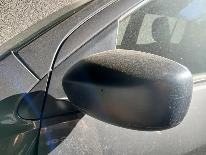 Używane Lusterko zewnetrzne lewe Suzuki Celerio (LF) 1.0 12V Cena na żądanie oferowane przez Autohandel-Smet Gebroeders NV