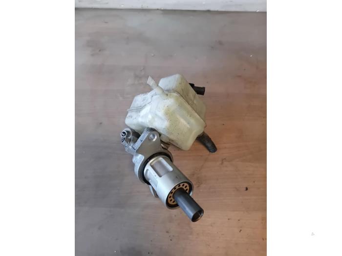 Used Master cylinder BMW 3 serie (E92) M3 4.0 V8 32V Price on request offered by Autohandel-Smet Gebroeders NV