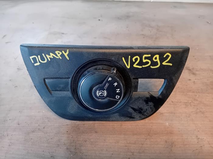 Usados Palanca selectora automática Citroen Jumpy 2.0 Blue HDI 145 Precio de solicitud ofrecido por Autohandel-Smet Gebroeders NV