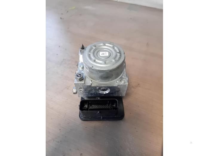Begagnade ABS-pump Ford Transit Courier 1.5 TDCi 75 Pris på förfrågan erbjuds av Autohandel-Smet Gebroeders NV