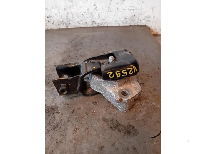 Used Engine mount Citroen Jumpy 2.0 Blue HDI 145 Price on request offered by Autohandel-Smet Gebroeders NV