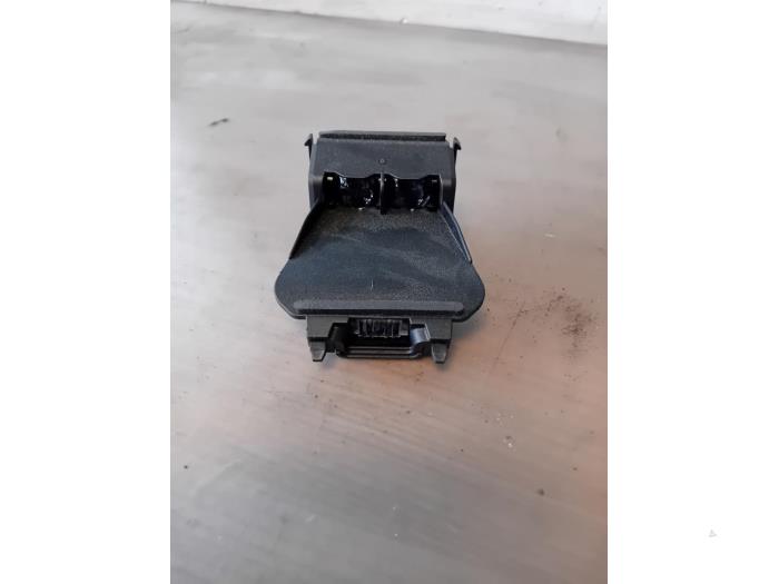 Begagnade Ljussensor Mazda CX-5 I (KE,GH) 2.2 Skyactiv D 150 16V 4WD Pris på förfrågan erbjuds av Autohandel-Smet Gebroeders NV