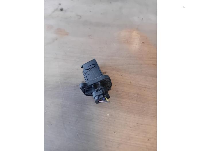 Begagnade Luftflödesmätare BMW 1 serie (F20) 120i 1.6 16V Pris på förfrågan erbjuds av Autohandel-Smet Gebroeders NV