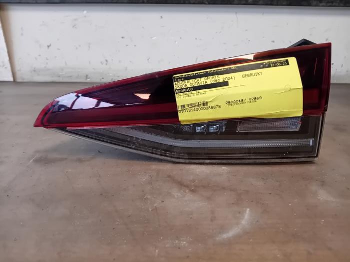 Usados Luz trasera derecha Skoda Octavia Combi (NXAC) 1.0 TSI e-TEC 12V Precio € 151,25 IVA incluido ofrecido por Autohandel-Smet Gebroeders NV