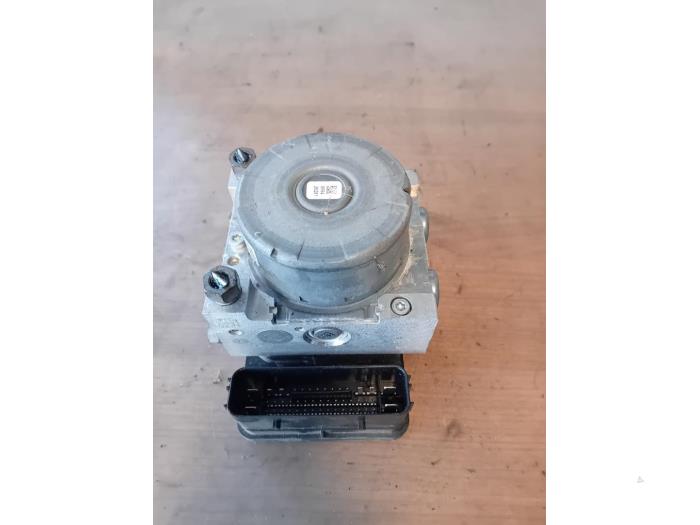 Używane Pompa ABS Ford Edge Cena na żądanie oferowane przez Autohandel-Smet Gebroeders NV