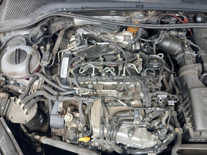 Motor van een Volkswagen Golf VII (AUA) 1.6 TDI BMT 16V 2017
