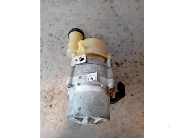 Usagé Pompe de direction Dacia Sandero II 0.9 TCE 12V Prix sur demande proposé par Autohandel-Smet Gebroeders NV