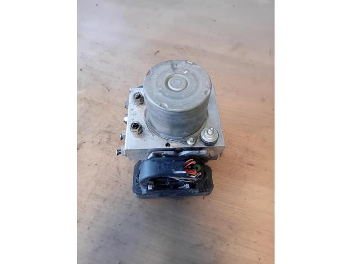 Begagnade ABS-pump MAN TGE 2.0 TDI Pris på förfrågan erbjuds av Autohandel-Smet Gebroeders NV