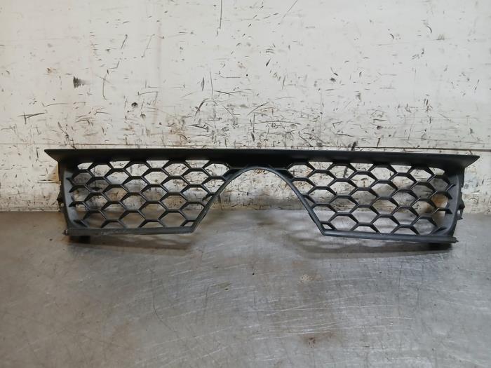 Używane Grill Alfa Romeo MiTo (955) 1.3 JTDm 16V Cena na żądanie oferowane przez Autohandel-Smet Gebroeders NV