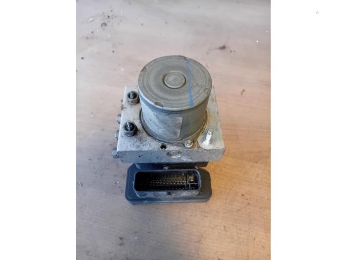 Begagnade ABS-pump Opel Movano 2.3 CDTi 16V FWD Pris på förfrågan erbjuds av Autohandel-Smet Gebroeders NV