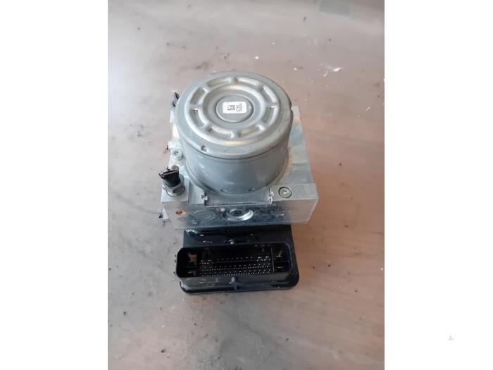 Begagnade ABS-pump Landrover Discovery Sport (LC) 2.0 TD4 150 16V Pris på förfrågan erbjuds av Autohandel-Smet Gebroeders NV