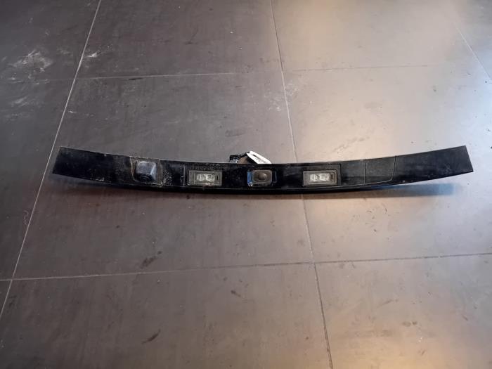 Begagnade Backkamera Landrover Discovery Sport (LC) 2.0 TD4 150 16V Pris på förfrågan erbjuds av Autohandel-Smet Gebroeders NV