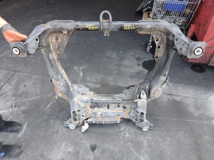 Usados Subchasis Landrover Discovery Sport (LC) 2.0 TD4 150 16V Precio de solicitud ofrecido por Autohandel-Smet Gebroeders NV