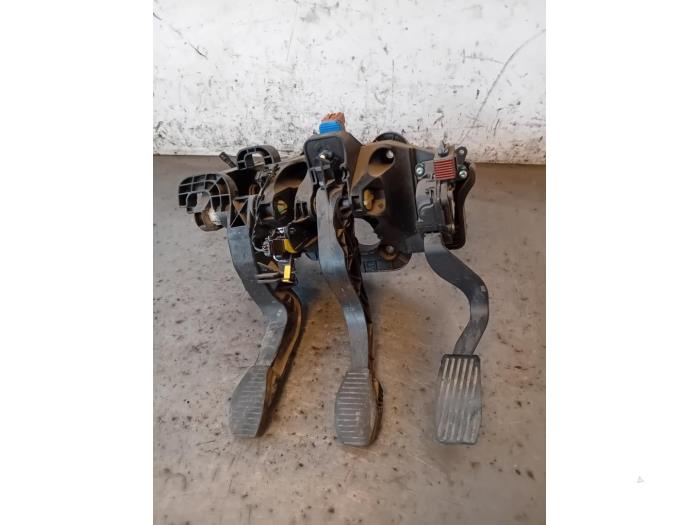 Gebrauchte Pedale Set Fiat Doblo Cargo (263) 1.3 D Multijet Preis auf Anfrage angeboten von Autohandel-Smet Gebroeders NV