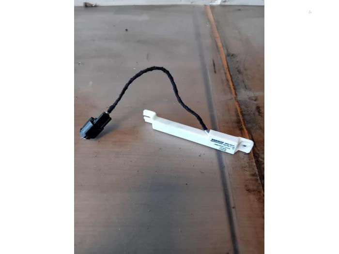 Gebrauchte Keyless Entry-Antenne Renault Captur II (RJB) 1.3 TCe 155 16V Preis auf Anfrage angeboten von Autohandel-Smet Gebroeders NV