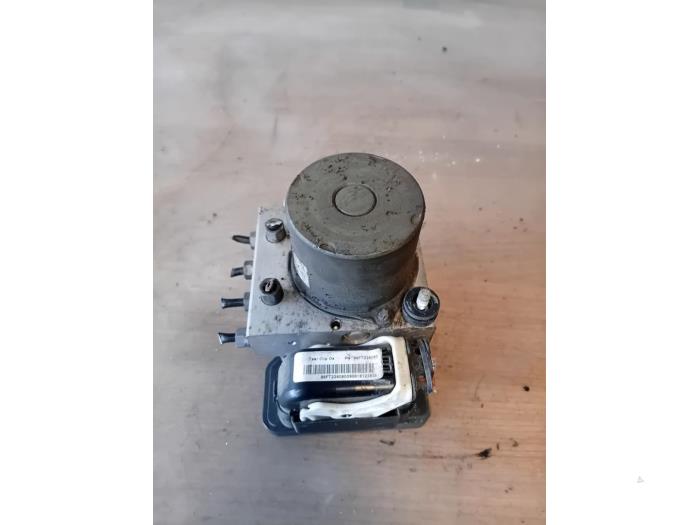 Begagnade ABS-pump Citroen C4 Cactus (0B/0P) 1.2 PureTech 110 12V Pris på förfrågan erbjuds av Autohandel-Smet Gebroeders NV