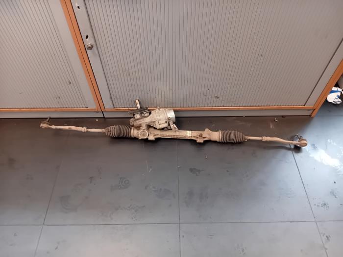 Begagnade Styrbox Citroen C4 Cactus (0B/0P) 1.2 PureTech 110 12V Pris på förfrågan erbjuds av Autohandel-Smet Gebroeders NV