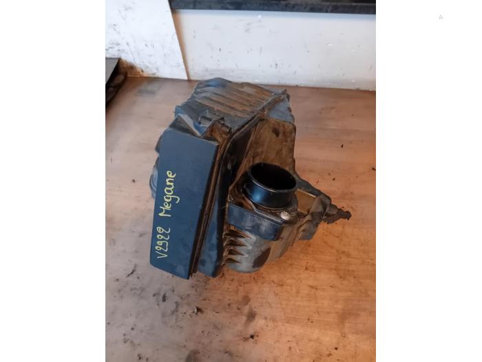 Begagnade Luftfilterhus Renault Megane III Grandtour (KZ) 1.2 16V TCE 130 Pris på förfrågan erbjuds av Autohandel-Smet Gebroeders NV