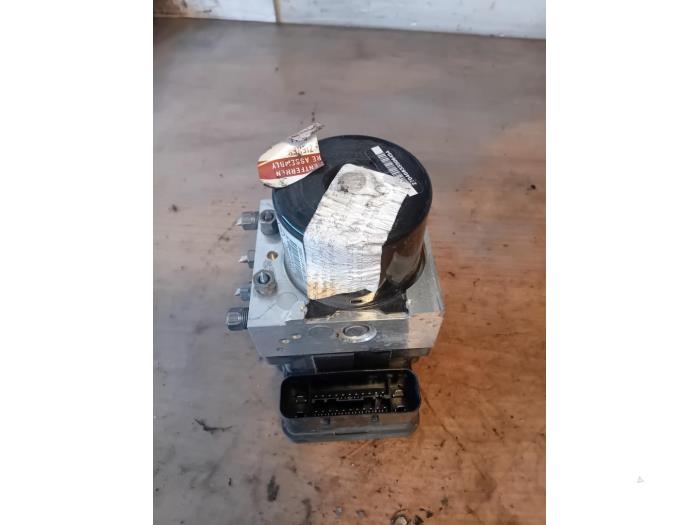 Usagé Bloc ABS Renault Megane III Grandtour (KZ) 1.2 16V TCE 130 Prix sur demande proposé par Autohandel-Smet Gebroeders NV