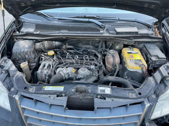 Used Engine Chrysler Voyager/Grand Voyager (RT) 2.8 CRD 16V Grand Voyager Price on request offered by Autohandel-Smet Gebroeders NV