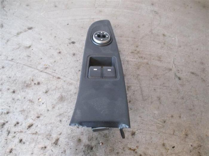 Usados Interruptor de ventanilla eléctrica Hyundai i20 (GBB) 1.2i 16V Precio de solicitud ofrecido por Autohandel-Smet Gebroeders NV