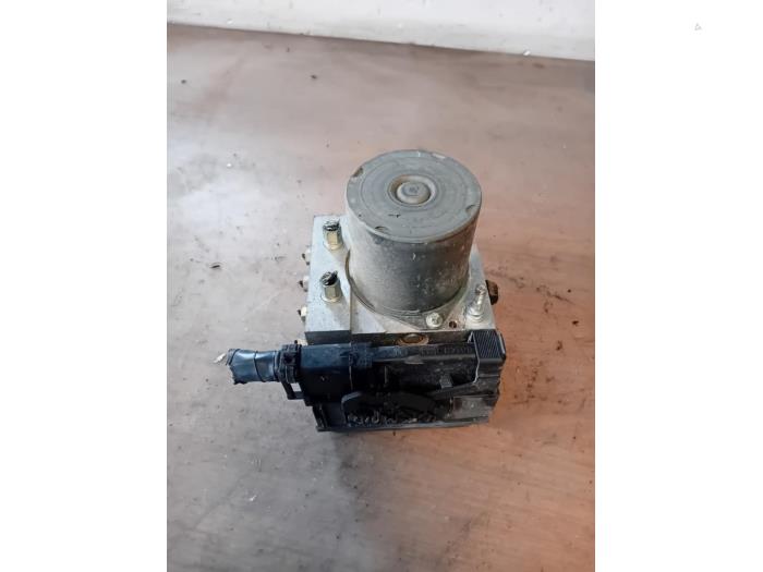 Usagé Pompe ABS Mazda MX-5 (NC) 2.0i 16V Prix sur demande proposé par Autohandel-Smet Gebroeders NV