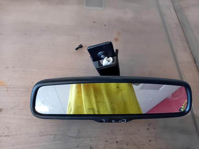 Używane Lusterko wewnetrzne Ssang Yong XLV 1.6 e-XGi 16V 2WD Cena na żądanie oferowane przez Autohandel-Smet Gebroeders NV