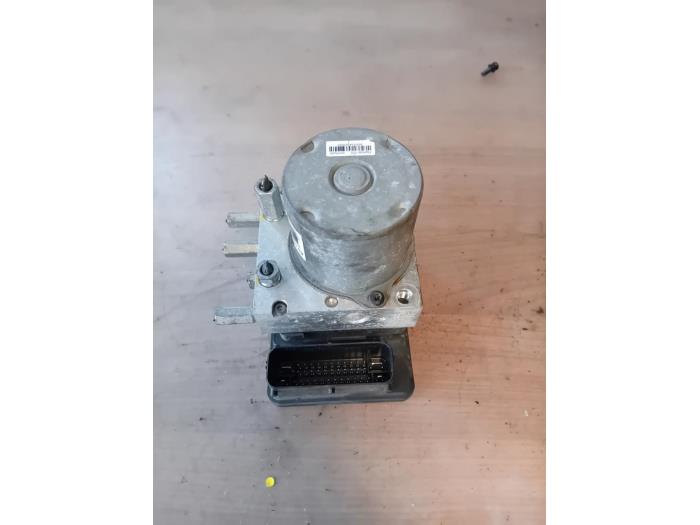 Gebrauchte ABS Pumpe Ssang Yong XLV 1.6 e-XGi 16V 2WD Preis auf Anfrage angeboten von Autohandel-Smet Gebroeders NV