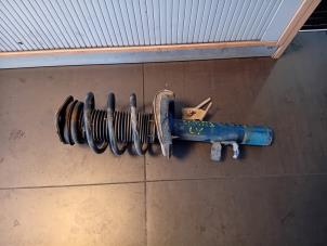 Usagé Amortisseur avant gauche Ford Grand C-Max (DXA) 1.0 Ti-VCT EcoBoost 12V 125 Prix sur demande proposé par Autohandel-Smet Gebroeders NV