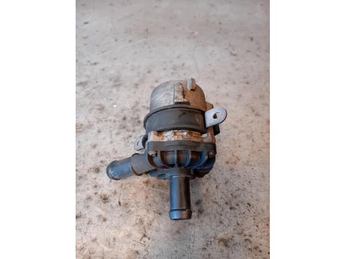 Begagnade Extra vattenpump Mercedes G AMG (463) 5.5 G 63 AMG V8 32V Pris på förfrågan erbjuds av Autohandel-Smet Gebroeders NV