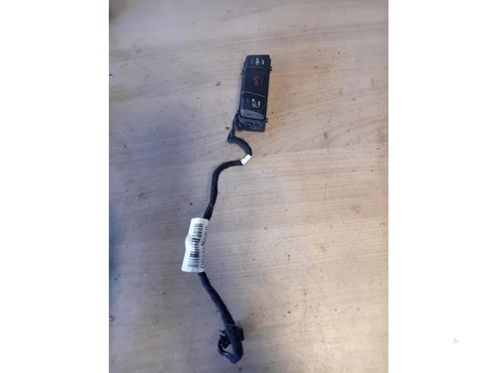 Używane Przycisk SOS Mercedes G AMG (463) 5.5 G 63 AMG V8 32V Cena na żądanie oferowane przez Autohandel-Smet Gebroeders NV