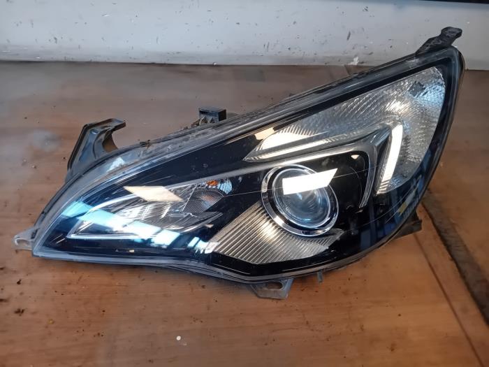 Używane Reflektor lewy Opel Cascada 1.4 Turbo 16V Cena na żądanie oferowane przez Autohandel-Smet Gebroeders NV