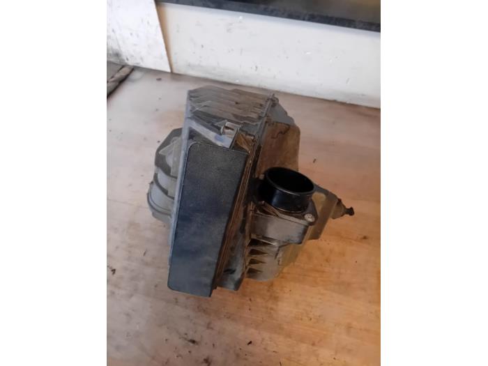 Begagnade Luftfilterhus Renault Megane III Grandtour (KZ) 1.2 16V TCE 130 Pris på förfrågan erbjuds av Autohandel-Smet Gebroeders NV
