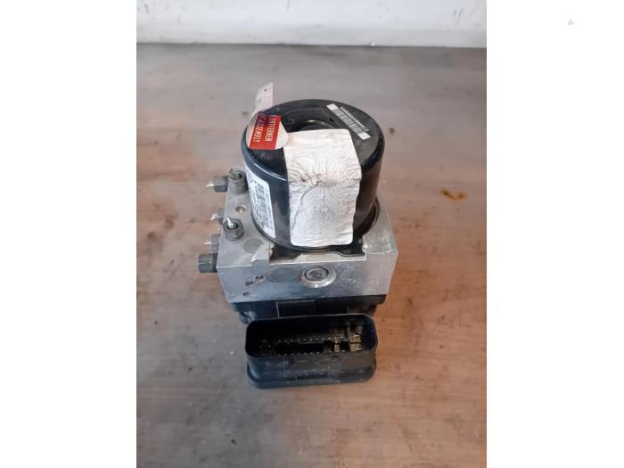 Usagé Bloc ABS Renault Megane III Grandtour (KZ) 1.2 16V TCE 130 Prix sur demande proposé par Autohandel-Smet Gebroeders NV