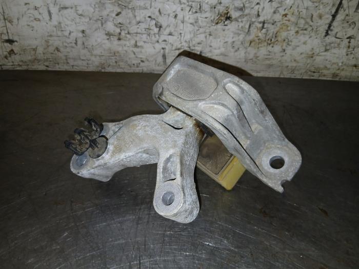 Used Engine mount Renault Megane III Grandtour (KZ) 1.2 16V TCE 130 Price on request offered by Autohandel-Smet Gebroeders NV
