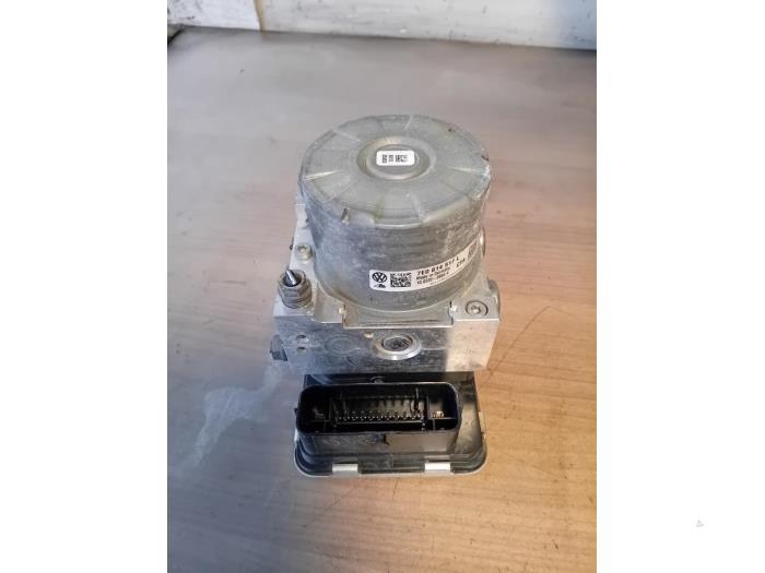 Używane Pompa ABS Volkswagen Caddy IV 1.4 TSI 16V Cena na żądanie oferowane przez Autohandel-Smet Gebroeders NV