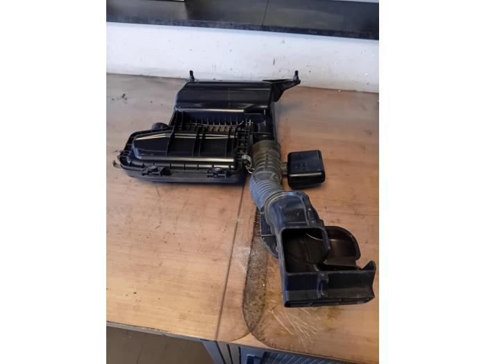 Begagnade Luftfilterhus Suzuki Ignis (MF) Pris på förfrågan erbjuds av Autohandel-Smet Gebroeders NV