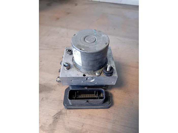 Usagé Bloc ABS Renault Master III (EV/HV/UV/VA/VB/VD/VF/VG/VJ) 2.3 dCi 145 16V FWD Prix sur demande proposé par Autohandel-Smet Gebroeders NV