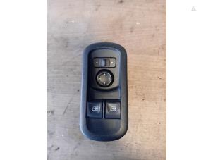 Usagé Commutateur combi vitres Renault Master III (EV/HV/UV/VA/VB/VD/VF/VG/VJ) 2.3 dCi 145 16V FWD Prix sur demande proposé par Autohandel-Smet Gebroeders NV