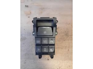 Used Parking brake switch Hyundai Tucson (TL) 1.6 T-GDi 16V 4WD Price on request offered by Autohandel-Smet Gebroeders NV