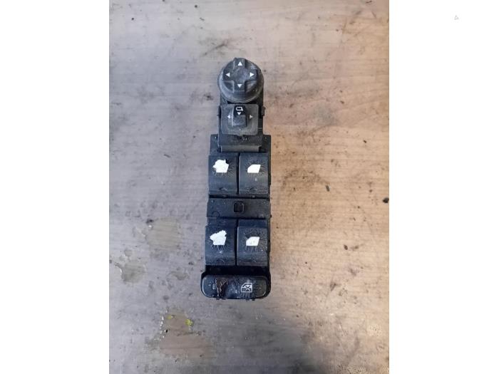 Usados Interruptor combinado de ventanillas Peugeot 5008 II (M4/MC/MJ/MR) 1.6 BlueHDi 115 Precio de solicitud ofrecido por Autohandel-Smet Gebroeders NV