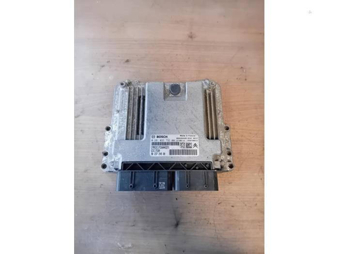 Used Engine management computer Peugeot 5008 II (M4/MC/MJ/MR) 1.6 BlueHDi 115 Price on request offered by Autohandel-Smet Gebroeders NV