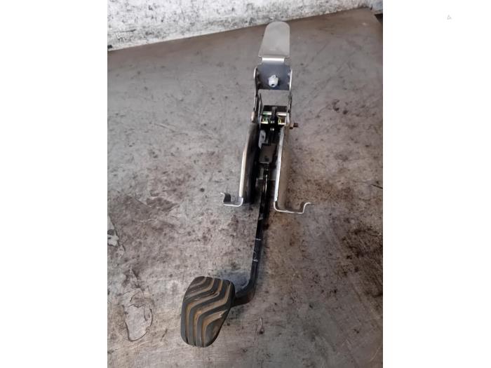 Używane Pedal hamulca Dacia Jogger 1.0 TCe 110 12V Cena na żądanie oferowane przez Autohandel-Smet Gebroeders NV