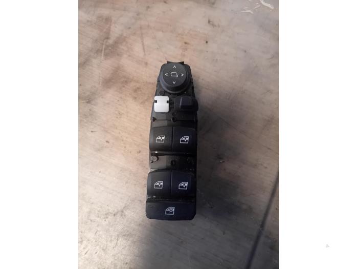 Usados Interruptor combinado de ventanillas BMW 3 serie Touring (G21) 330e 2.0 TwinPower Turbo 16V Precio de solicitud ofrecido por Autohandel-Smet Gebroeders NV