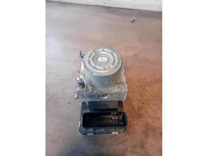 Używane Pompa ABS Volvo S90 II 2.0 D3 16V Cena na żądanie oferowane przez Autohandel-Smet Gebroeders NV