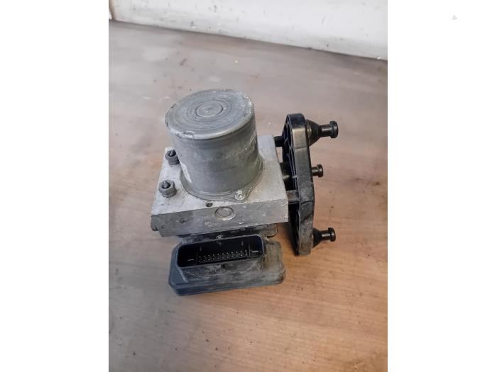 Begagnade ABS-pump Mercedes Sprinter 3,5t (907.6/910.6) 314 CDI 2.1 D RWD Pris på förfrågan erbjuds av Autohandel-Smet Gebroeders NV